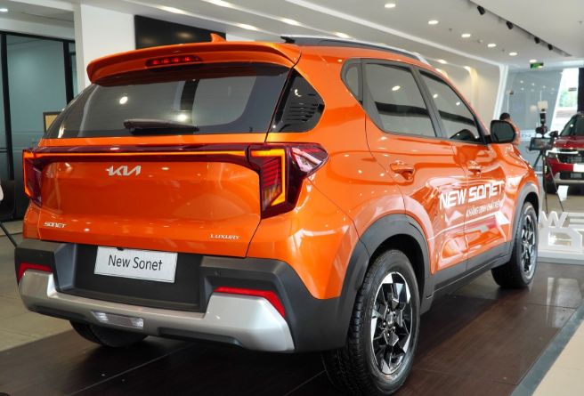Kia Sonet Deluxe 2024